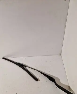BMW 1 E81 E87 Front wiper blade arm 61617