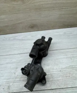 Volkswagen Golf VI Thermostat/thermostat housing 03c121118D