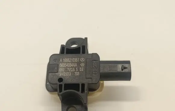 Mercedes-Benz GLE (W166 - C292) Airbag deployment crash/impact sensor A1668210351