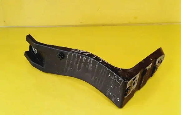 Front bumper mounting bracket
