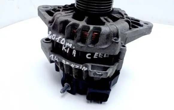KIA Ceed Generator/alternator 373002B101 2655447