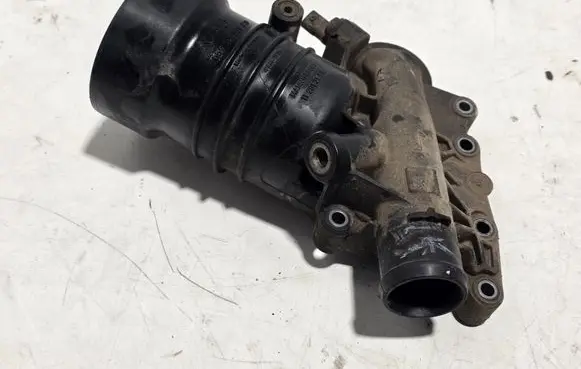 Oil filter mounting bracket