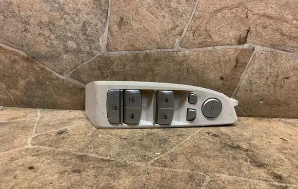 BMW 7 G11 G12 Electric window control switch 9382502