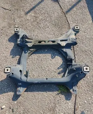 Volkswagen Touareg I Front subframe 7L0499311C