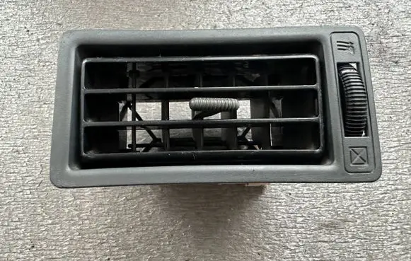 Nissan Patrol Y60 Dashboard air vent grill cover trim 6876101J11