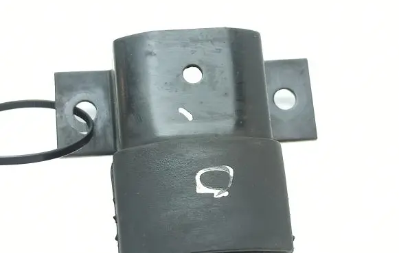 Jaguar XJ X308 Radiator mount bracket