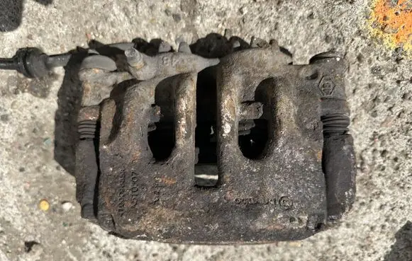 Renault Master III Front brake caliper