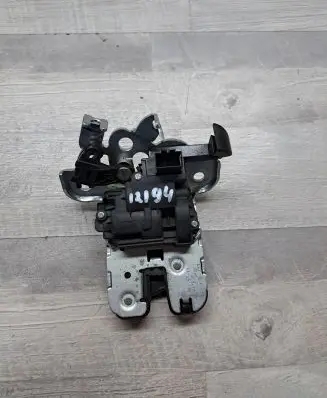 Volkswagen Jetta VI Tailgate/trunk/boot lock/catch/latch