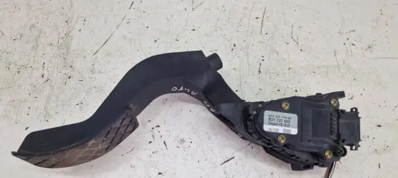 Volkswagen PASSAT B5.5 Accelerator throttle pedal 8D1721523 6PV00777003