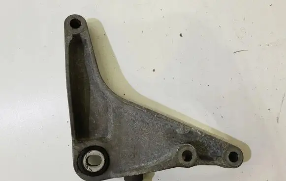 Opel Adam Engine mounting bracket 13381849