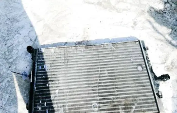 Volkswagen Touran I Coolant radiator 65281A 202W1