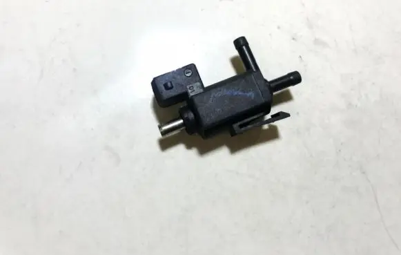 Volvo S60 Turbo solenoid valve 30670448 72224011