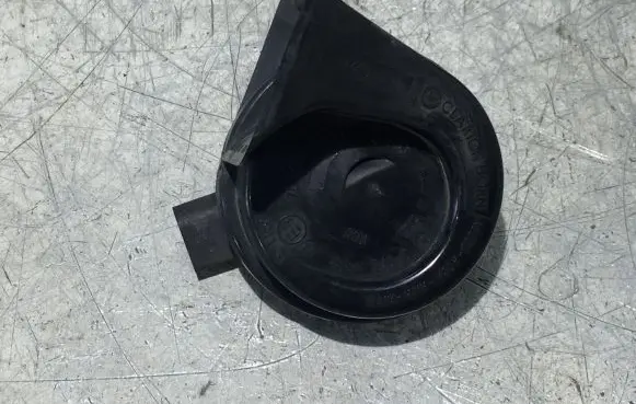 BMW 5 F10 F11 Horn signal 703881157 001157