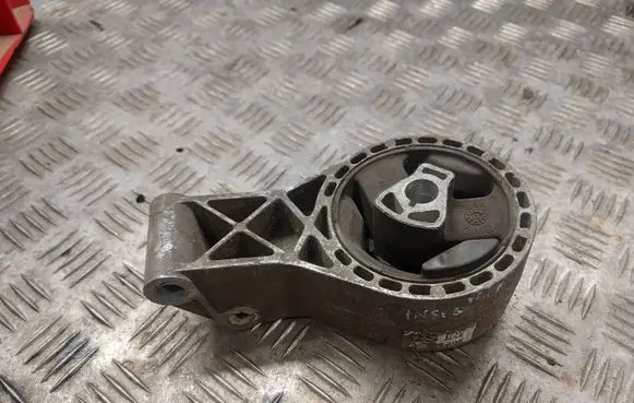 Opel Insignia A Engine mount bracket 13228305