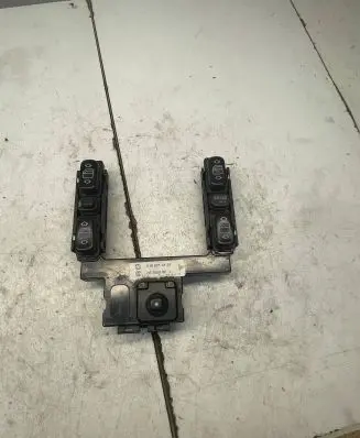 Mercedes-Benz E W210 Electric window control switch 2108214151 03750032