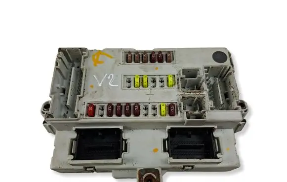 Fiat 500L Fuse module 52057694 10041061
