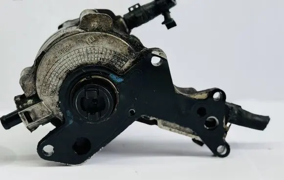 Audi A4 S4 B6 8E 8H Fuel injection high pressure pump 038145209H