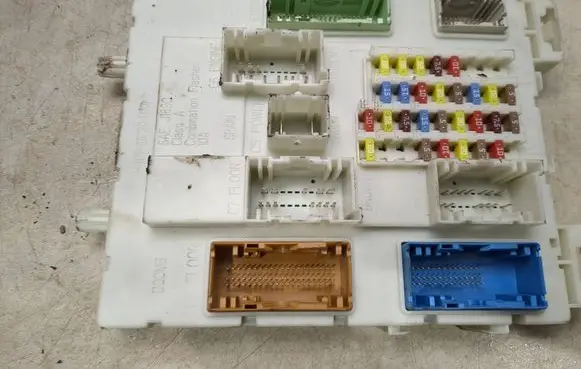 Ford S-MAX Fuse module 010012 30S522074F04 000084