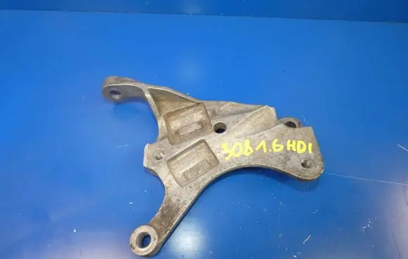 Peugeot 308 Engine mounting bracket