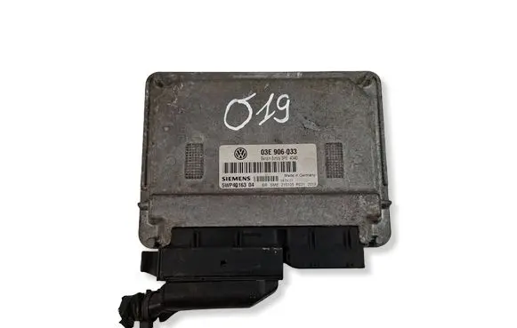 Volkswagen Polo Engine control unit/module 03E906033 5WP4016304