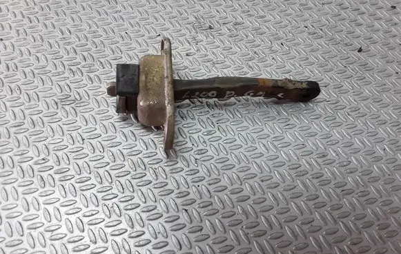 Mitsubishi L200 Rear door check strap stopper