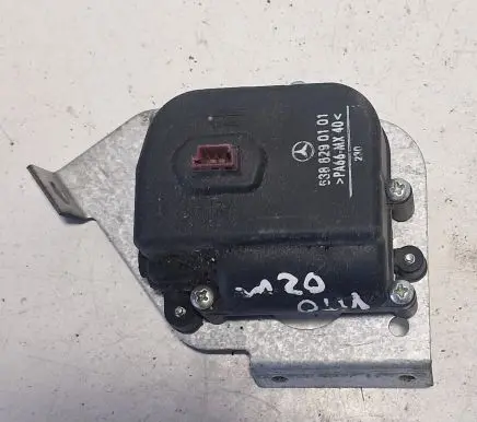 Mercedes-Benz Vito Viano W638 Vent window/glass motor 6388290101