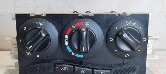 Mercedes-Benz A W168 Climate control unit 1688300485 K110299