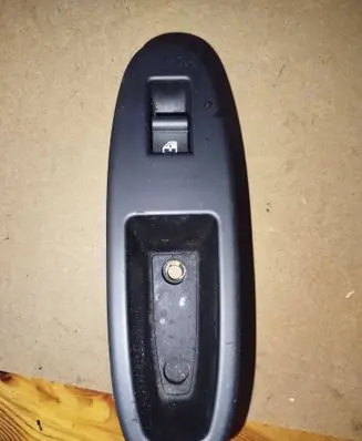 Quarter vent window switch