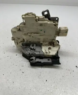 Seat Leon (1P) Rear door lock 1P0839016