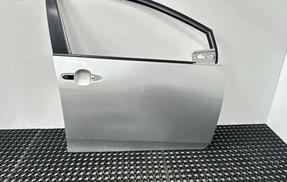 Toyota Prius (XW50) Front door 