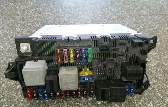 Mercedes-Benz E W211 Fuse module 2115453901