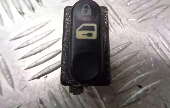 Nissan Qashqai Central locking switch button 