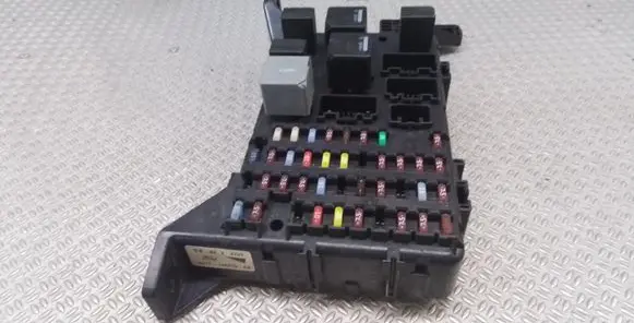 Ford Mondeo Mk III Fuse module 4S7T14A073AB