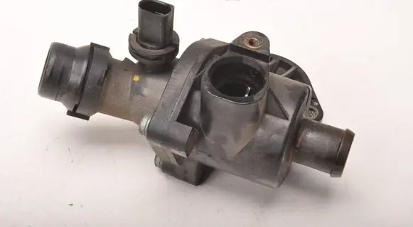 Volkswagen Golf V Thermostat housing 6F121114