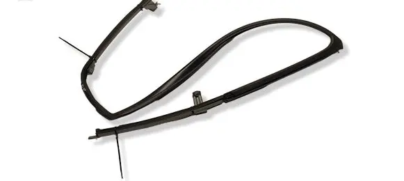 Toyota Yaris XP210 Front door window/glass frame 68141K0010