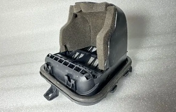 Audi A6 S6 C7 4G Quarter panel pressure vent 4G9819161B