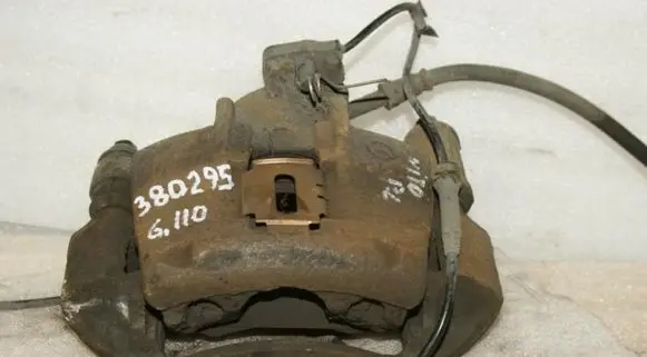 Mercedes-Benz Vito Viano W638 Front brake caliper A0014206383