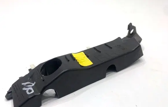 Hyundai i30 Front bumper mounting bracket 
