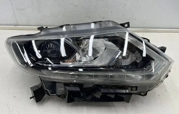 Nissan X-Trail T32 Headlight/headlamp