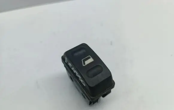 Citroen Xsara Picasso Electric window control switch 22681