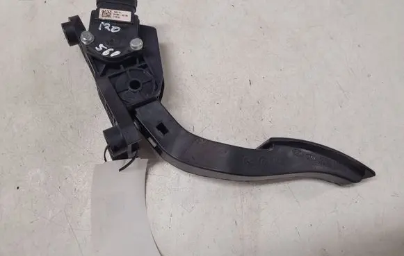 Hyundai i20 (PB PBT) Accelerator throttle pedal 130117 351904A700 70619