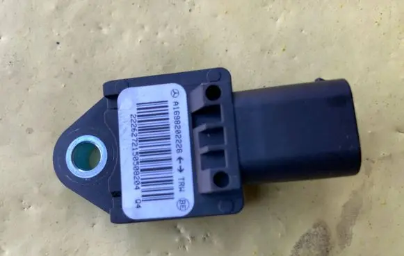 Mercedes-Benz A W169 Airbag deployment crash/impact sensor A1698202226