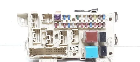 Toyota Avensis Verso Fuse box set 8922144040