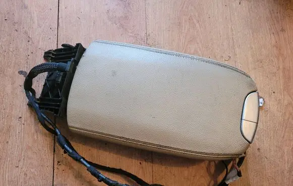 Mercedes-Benz GL X164 Armrest A164800251 A1644401632 A1646805216