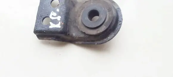 Volvo S40, V40 Radiator mount bracket mb925655