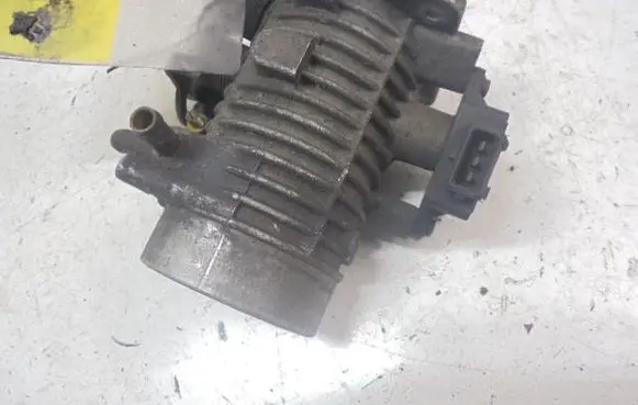 Opel Omega A Electric throttle body valve 90352920