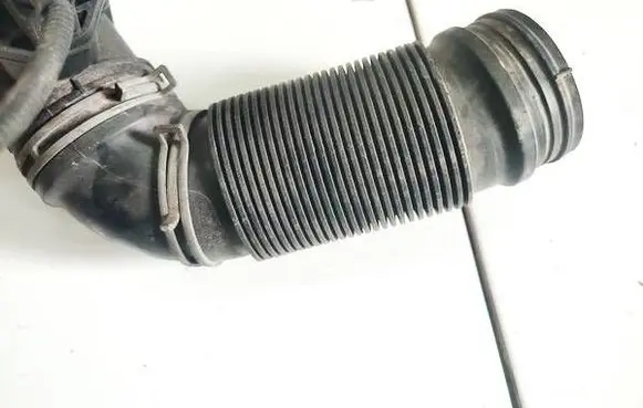 Skoda Octavia Mk2 (1Z) Air intake hose/pipe 1K0129684 446148d