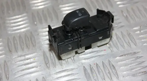 Toyota Land Cruiser (J120) Electric window control switch 8403060022