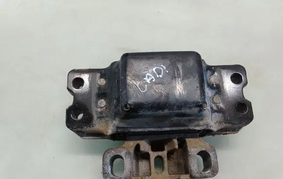 Volkswagen Caddy Engine mount bracket