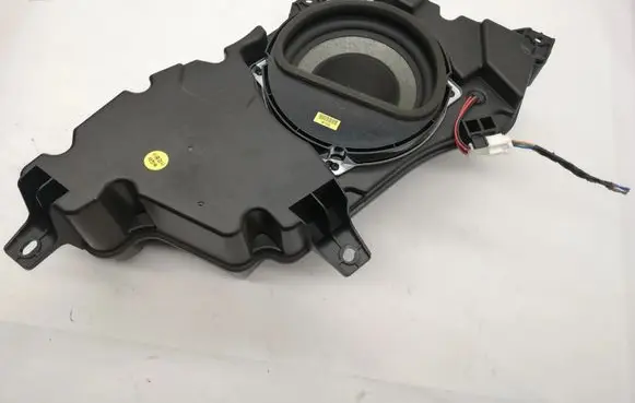 Hyundai Santa Fe Subwoofer speaker 963802W100